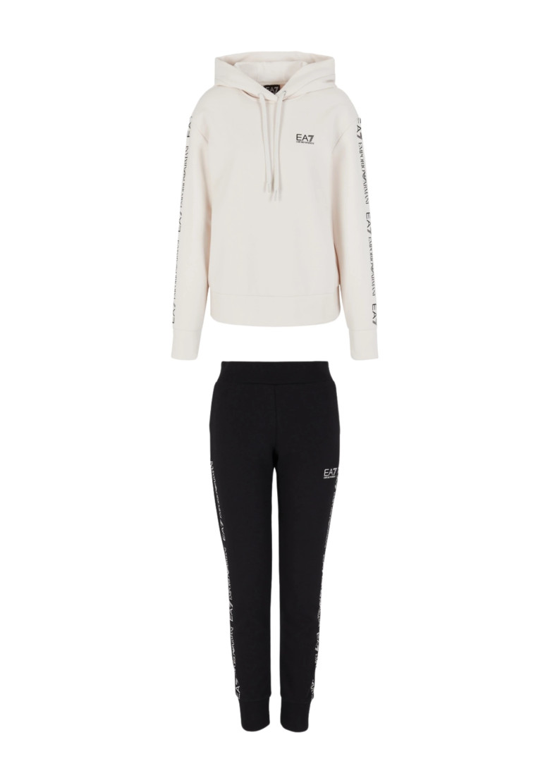 Спортивний костюм Regular Fit: класичний крій, середня свобода рухів.