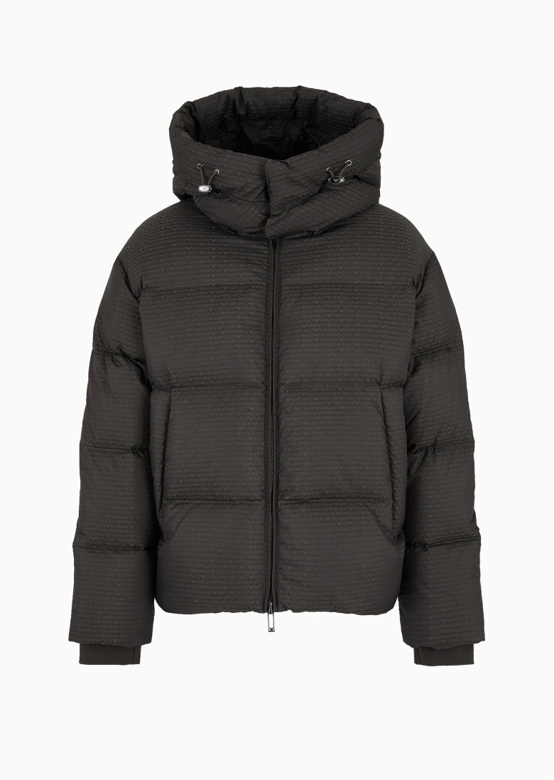 Пуховик Regular Fit: класичний крій, середня свобода рухів.