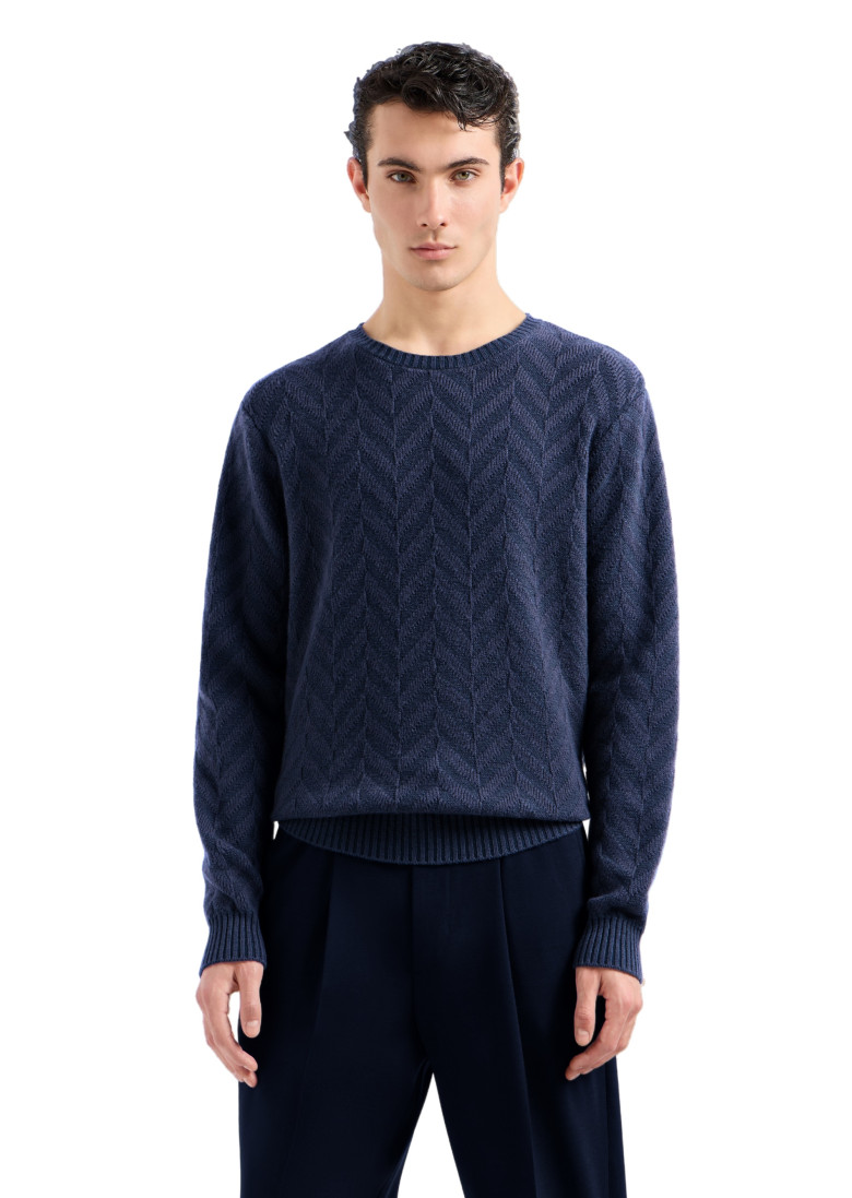 Джемпер Regular Fit: класичний крій, середня свобода рухів.