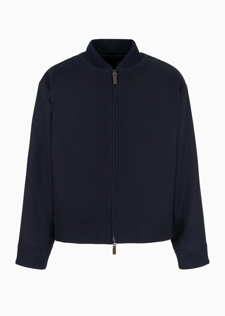 Куртка Regular Fit: класичний крій, середня свобода рухів.