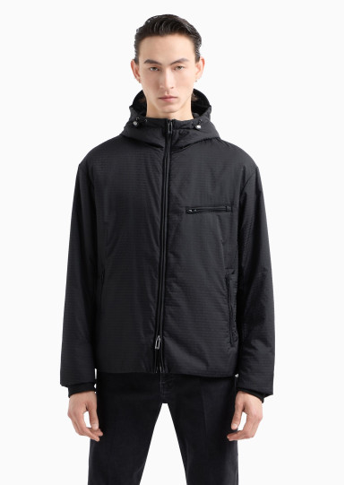 Куртка Regular Fit: класичний крій, середня свобода рухів.