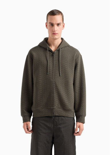 Спортивная кофта Regular Fit: классический крой, средняя свобода движений.