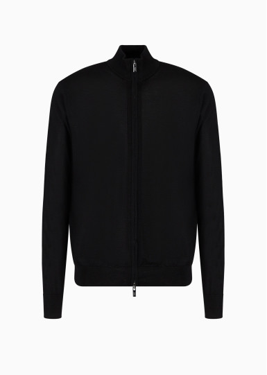 Кофта Regular Fit: класичний крій, середня свобода рухів.