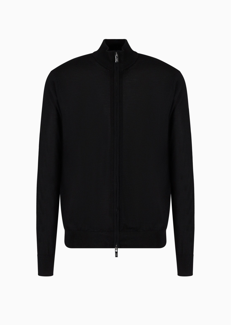 Кофта Regular Fit: класичний крій, середня свобода рухів.