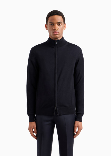 Кофта Regular Fit: класичний крій, середня свобода рухів.