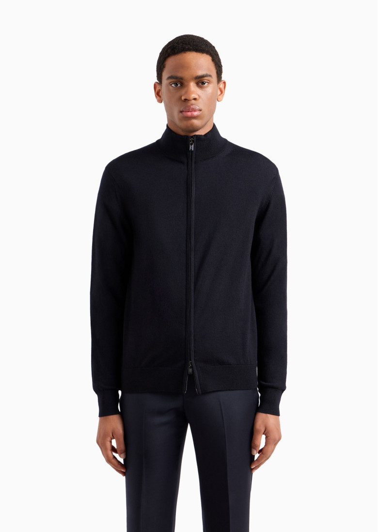 Кофта Regular Fit: класичний крій, середня свобода рухів.