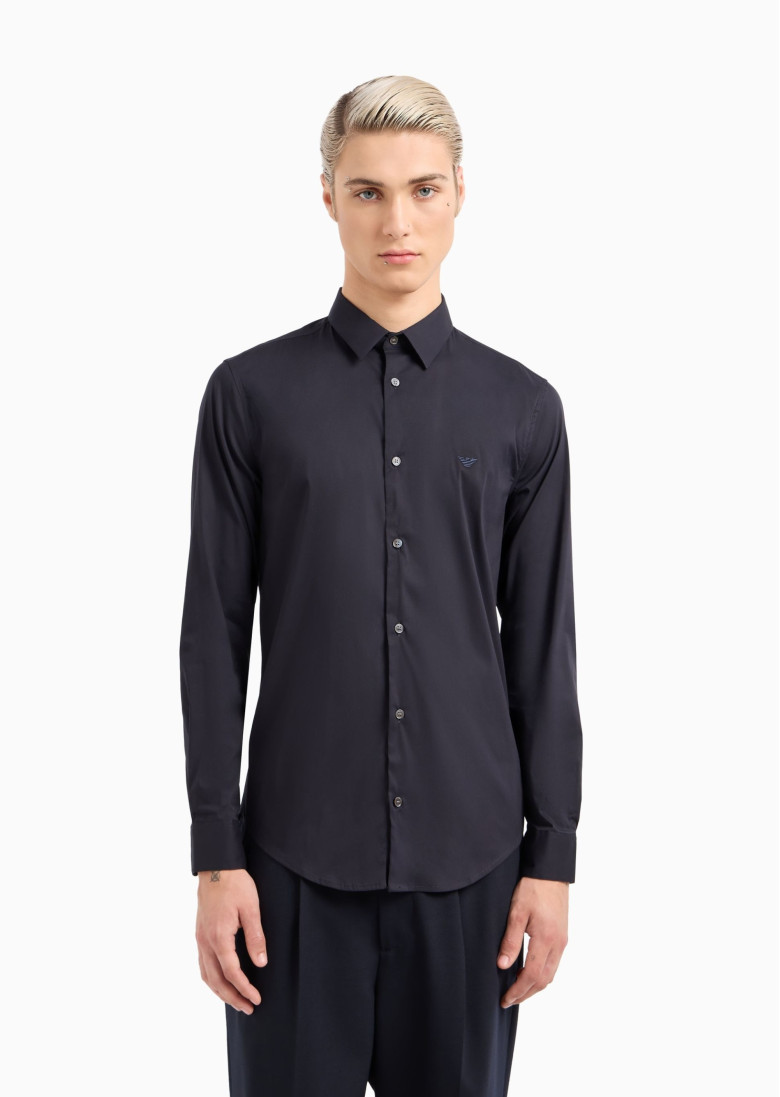 сорочка ділова Slim Fit: приталений силует, але не надто вузький.