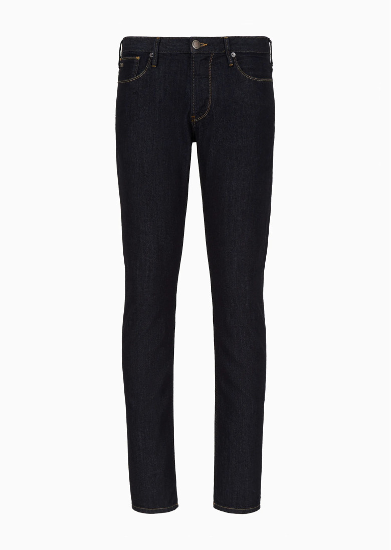 Джинси Slim Slim Fit: приталений силует, але не надто вузький. Низька