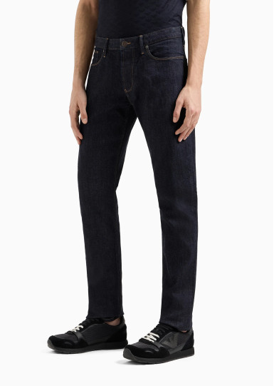 Джинсы Slim Slim Fit: приталенный силуэт, но не слишком узкий. Низкая