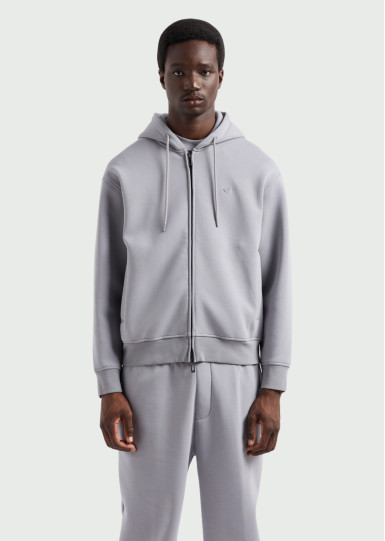 Спортивная кофта Regular Fit: классический крой, средняя свобода движений.