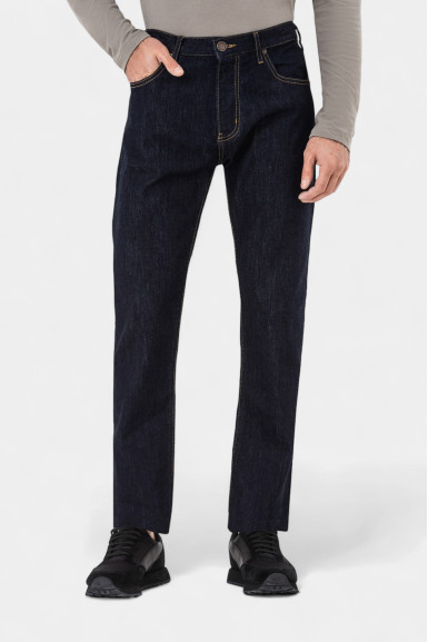 Джинсы Regular Regular Fit: классический крой, средняя свобода движений. Средняя