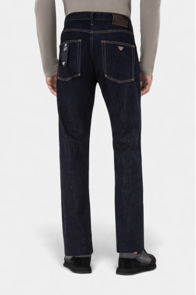 Джинсы Regular Regular Fit: классический крой, средняя свобода движений. Средняя