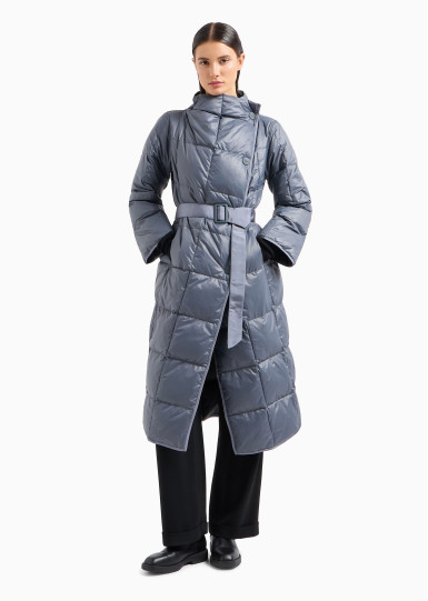 Пуховик Regular Fit: класичний крій, середня свобода рухів.