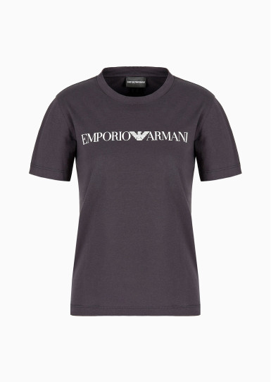 Футболка Slim Fit: приталенный силуэт, но не слишком узкий.