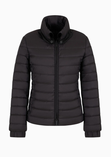 Куртка Regular Fit: класичний крій, середня свобода рухів.
