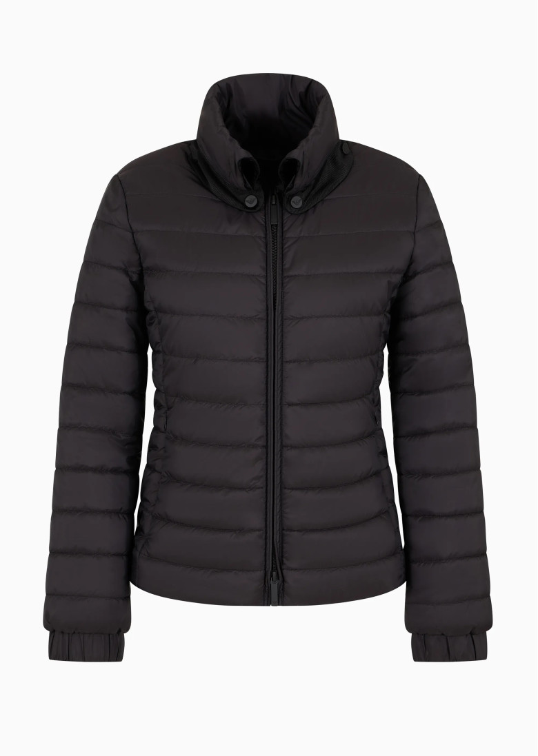 Куртка Regular Fit: класичний крій, середня свобода рухів.