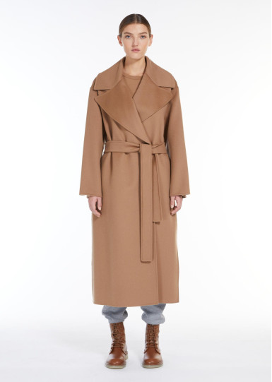 Пальто Regular Fit: класичний крій, середня свобода рухів.