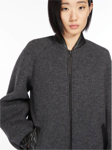 Пальто Regular Fit: класичний крій, середня свобода рухів.