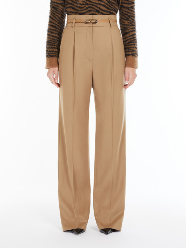 Брюки класичні Relaxed Fit: вільний крій для максимального комфорту. Висока
