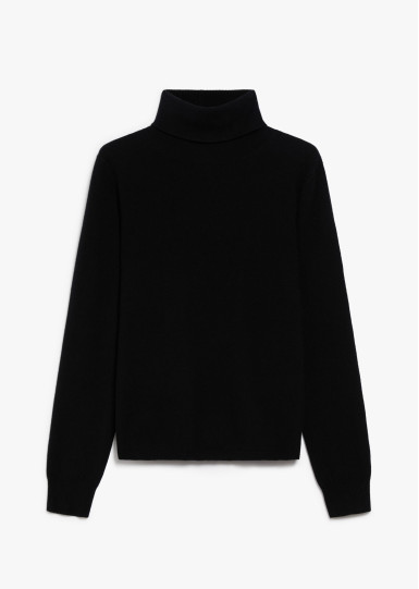 Светр Slim Fit: приталений силует, але не надто вузький.
