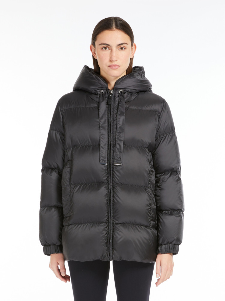 Пуховик Regular Fit для жінок (477908), колір Чорний - №2