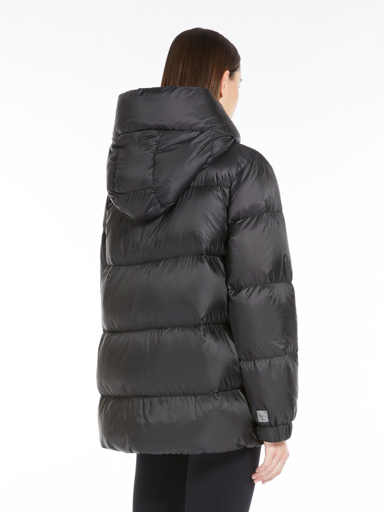 Пуховик Regular Fit для жінок (477908), колір Чорний - №4