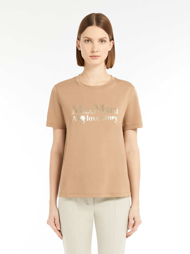 Футболка Regular Fit: классический крой, средняя свобода движений.