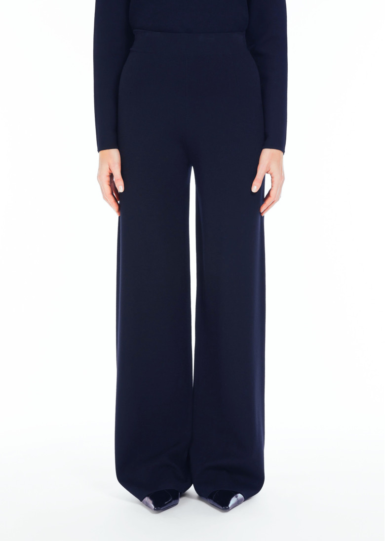 Брюки джерси Regular Fit: классический крой, средняя свобода движений. Высокая