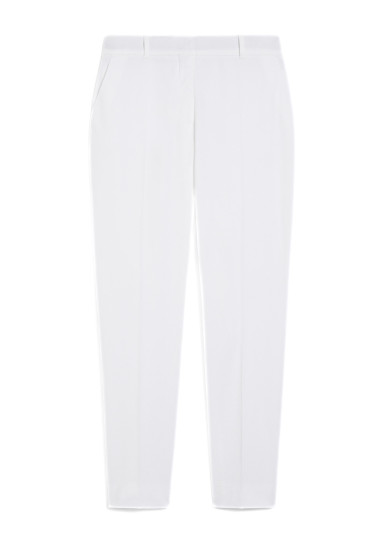 Брюки класичні Slim Fit: приталений силует, але не надто вузький. Середня