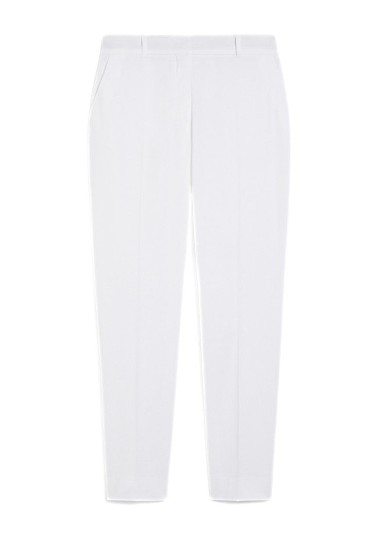 Брюки класичні Slim Fit: приталений силует, але не надто вузький. Середня