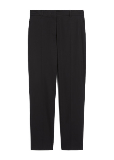 Брюки класичні Slim Fit: приталений силует, але не надто вузький. Середня