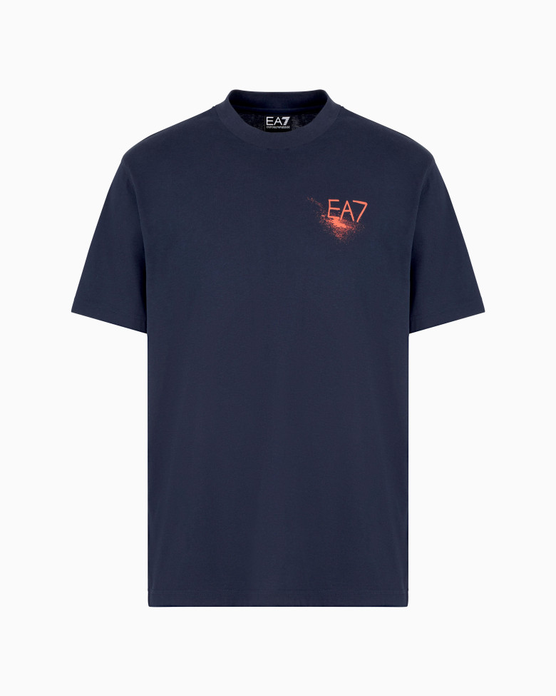 Футболка Regular Fit: класичний крій, середня свобода рухів.