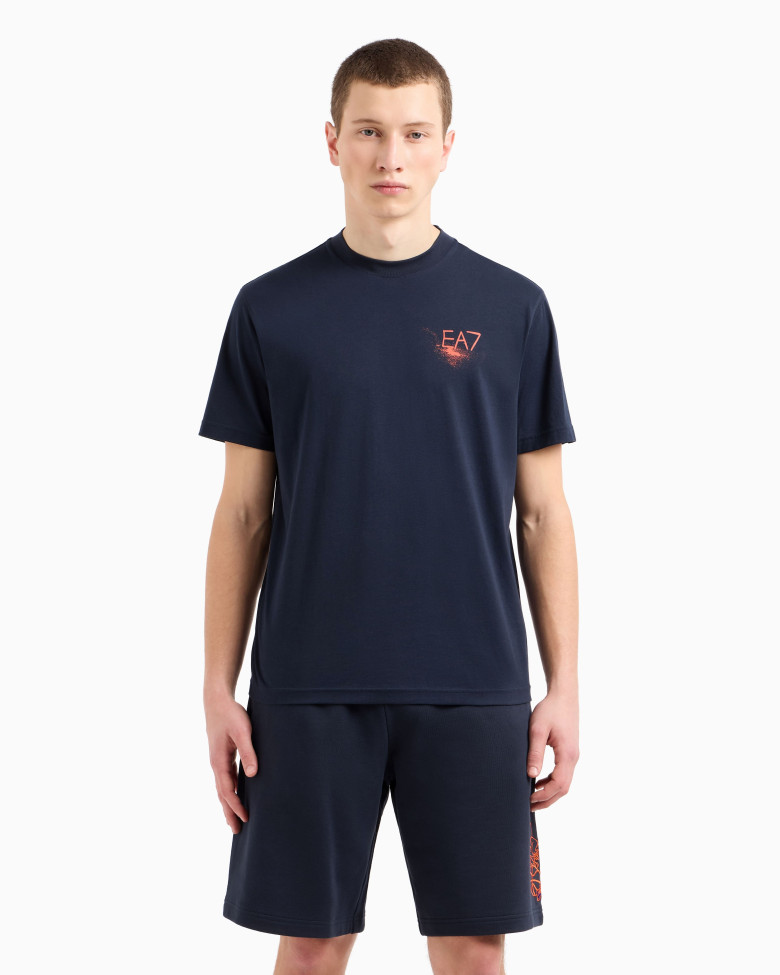 Футболка Regular Fit: класичний крій, середня свобода рухів.