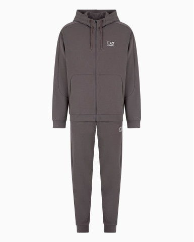 Спортивный костюм Regular Fit: классический крой, средняя свобода движений.
