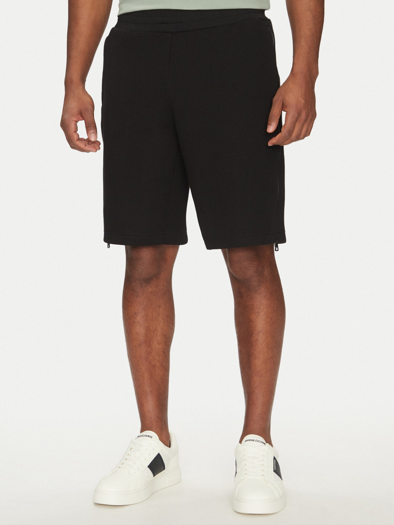 Шорты Regular Fit: классический крой, средняя свобода движений.
