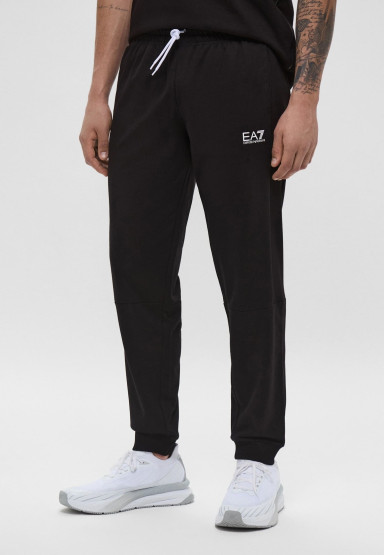Спортивні брюки Regular Fit: класичний крій, середня свобода рухів. Середня