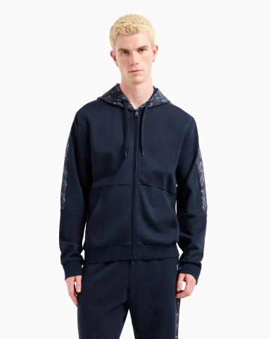 Спортивная кофта Regular Fit: классический крой, средняя свобода движений.