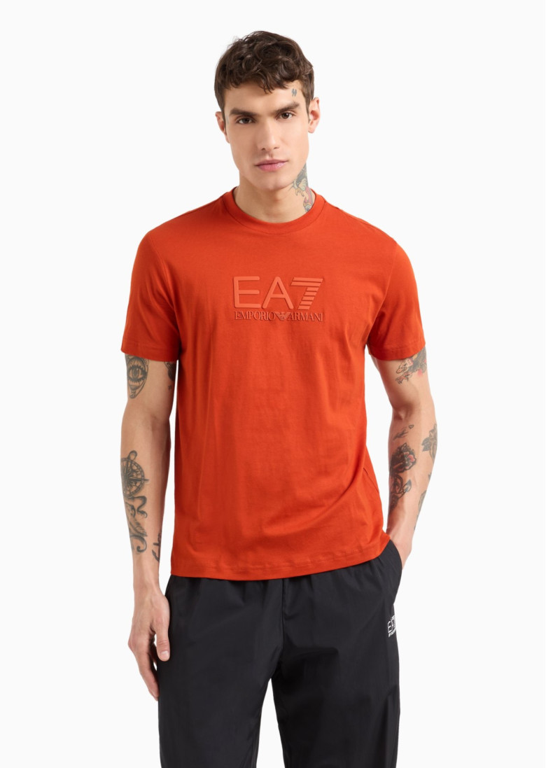 Футболка Regular Fit: класичний крій, середня свобода рухів.