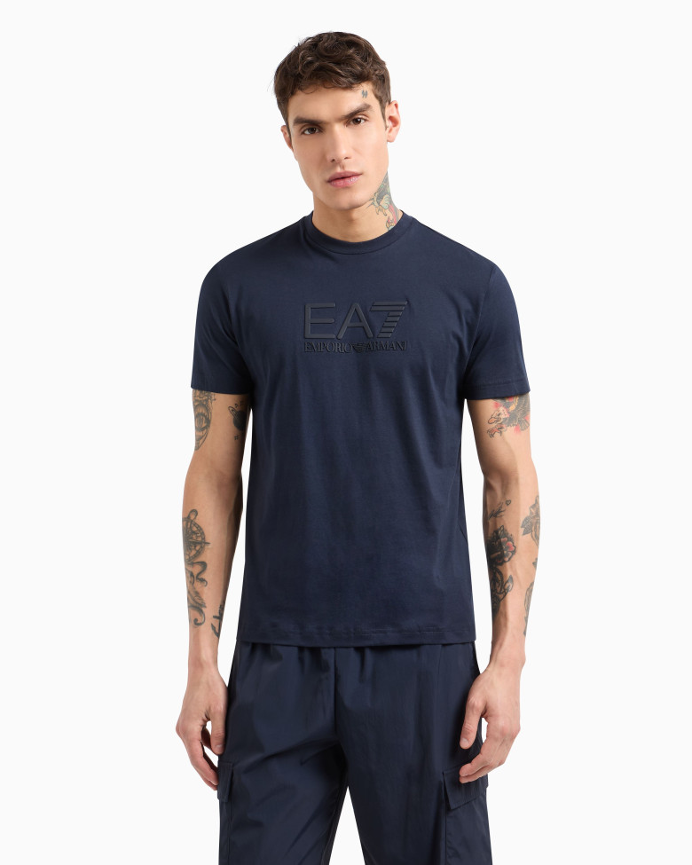 Футболка Regular Fit: класичний крій, середня свобода рухів.