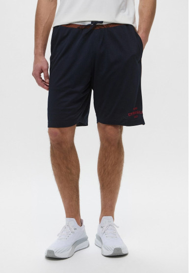 Шорты Relaxed Fit: свободный крой для максимального комфорта.