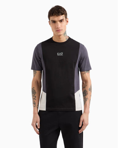 Футболка Regular Fit: класичний крій, середня свобода рухів.