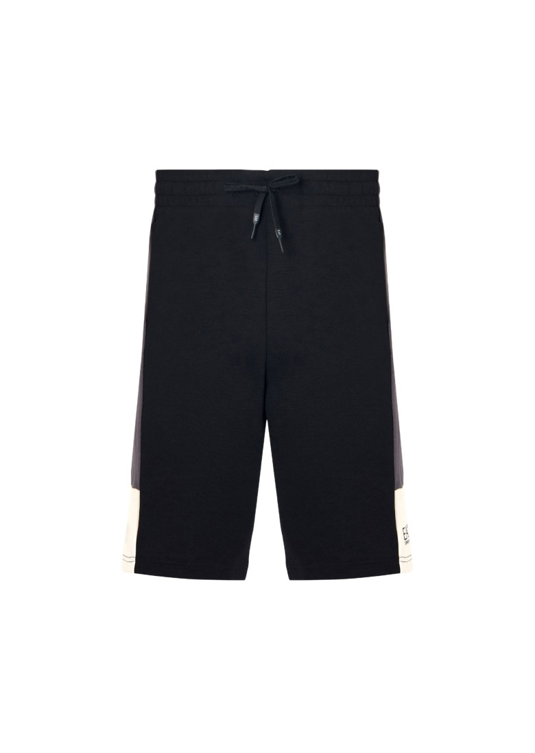 Шорты Regular Fit: классический крой, средняя свобода движений.