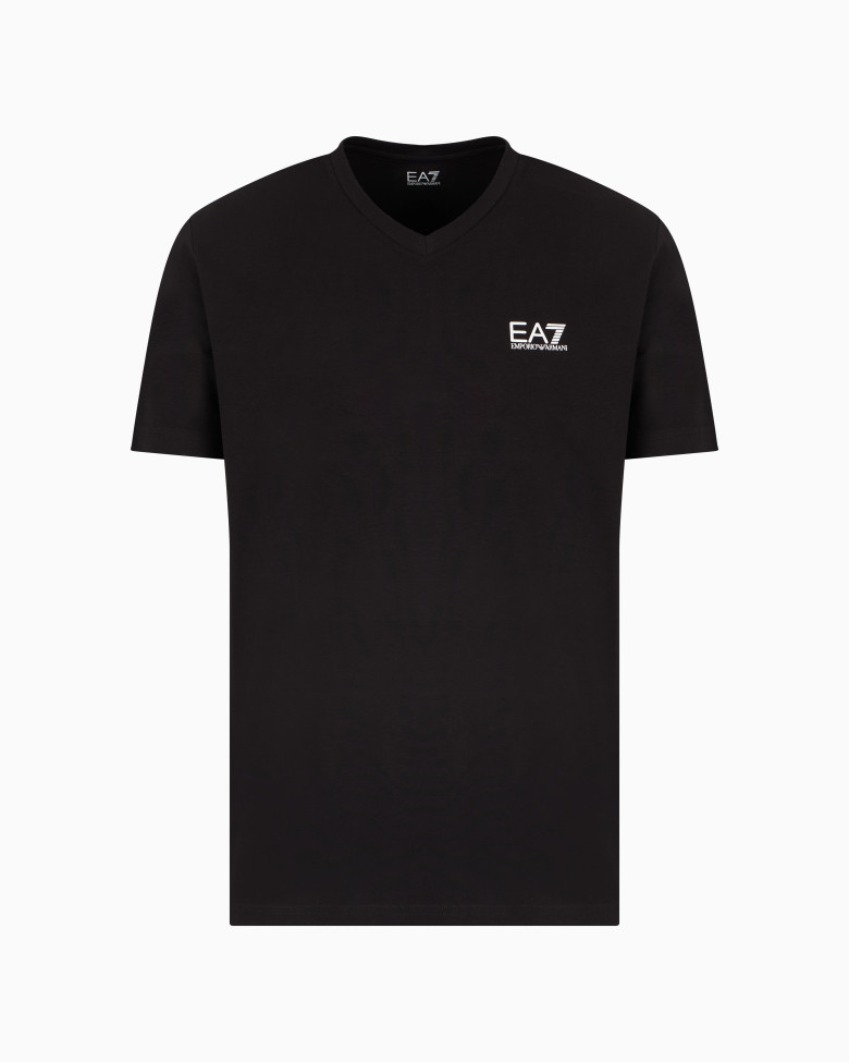 Футболка Slim Fit: приталений силует, але не надто вузький.