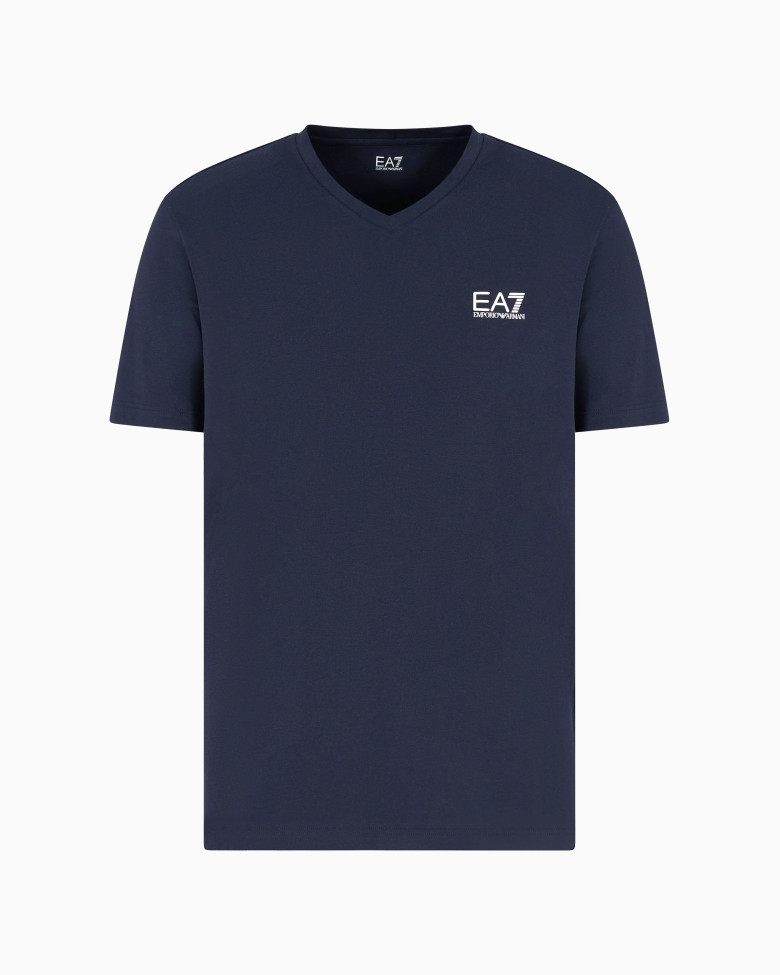 Футболка Slim Fit: приталений силует, але не надто вузький.