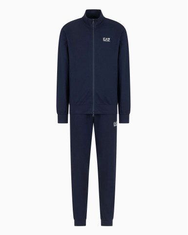 Спортивный костюм Regular Fit: классический крой, средняя свобода движений.