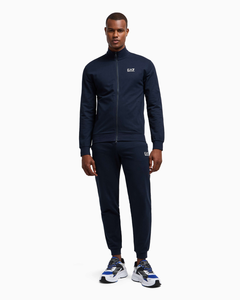 Спортивний костюм Regular Fit: класичний крій, середня свобода рухів.