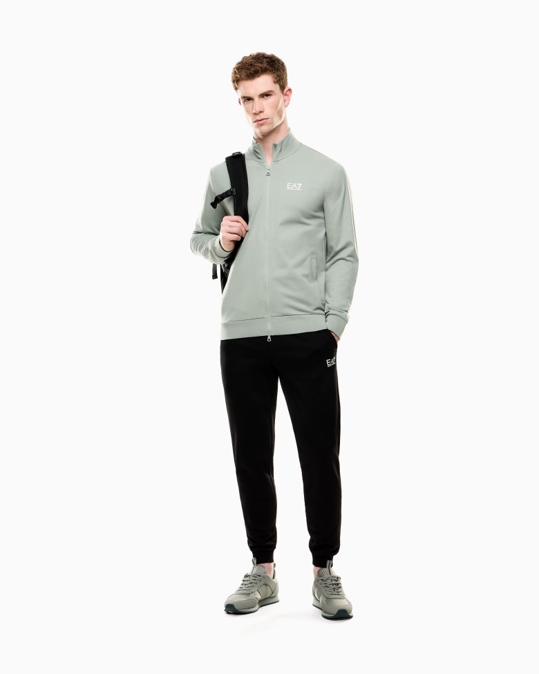 Спортивний костюм Regular Fit: класичний крій, середня свобода рухів.