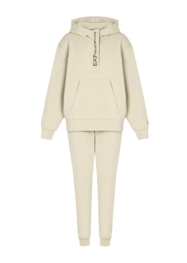 Спортивный костюм Regular Fit: классический крой, средняя свобода движений.