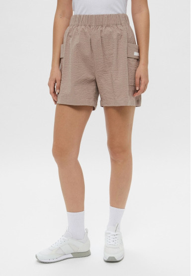 Шорты Regular Fit: классический крой, средняя свобода движений.