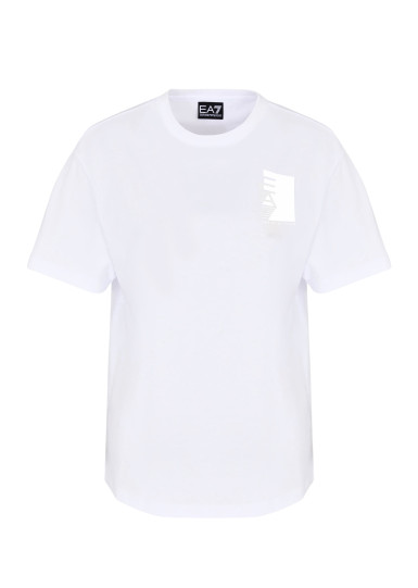 Футболка Regular Fit: классический крой, средняя свобода движений.